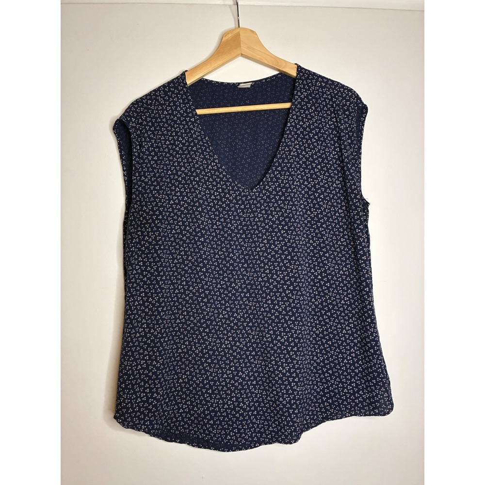 Old Navy Blouse Womens M Navy Blue Floral V-Neck Sleeveless Rayon Lightweight